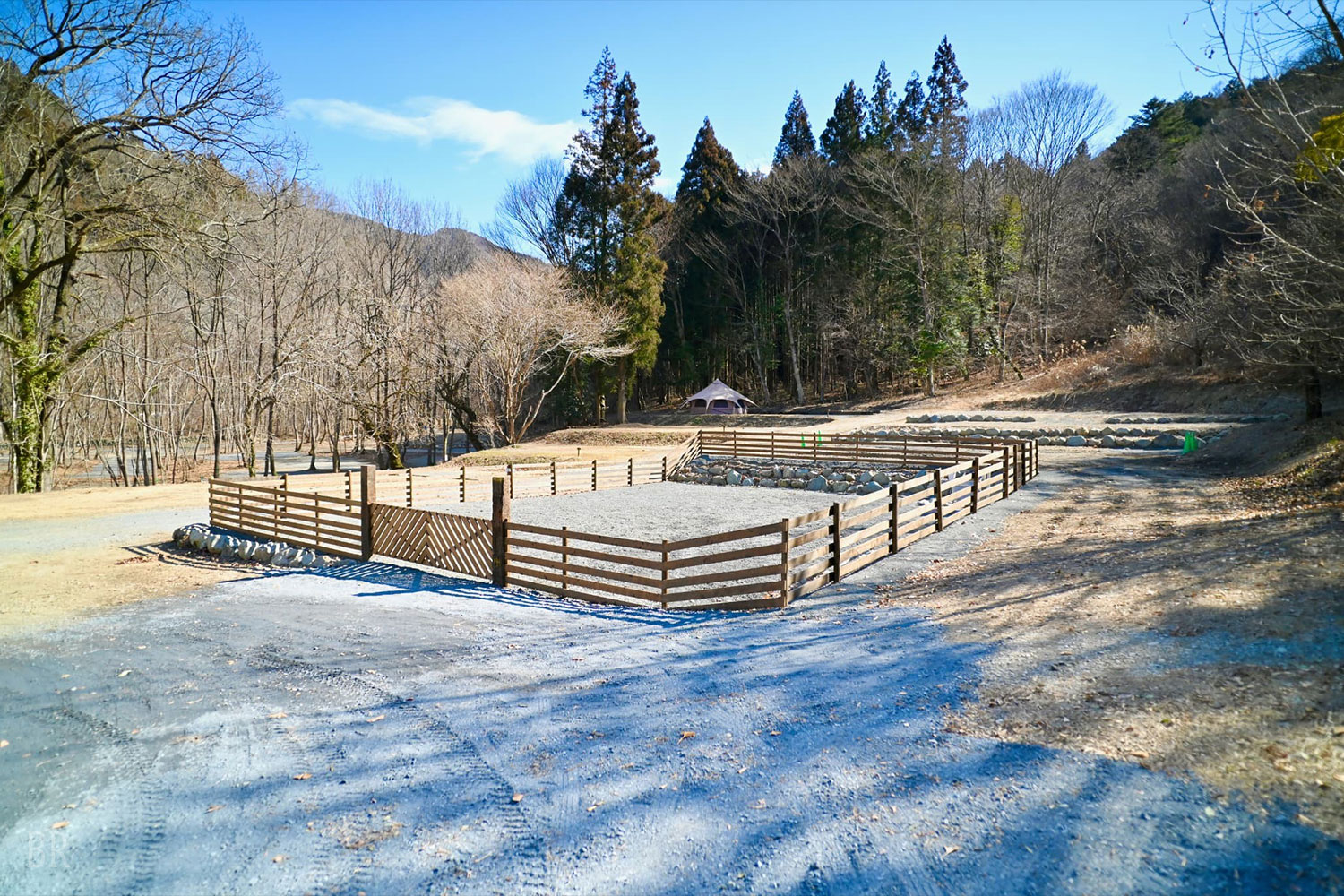 キャンプサイト